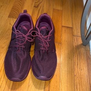 Burgundy Nike  Roshe Run mens 8